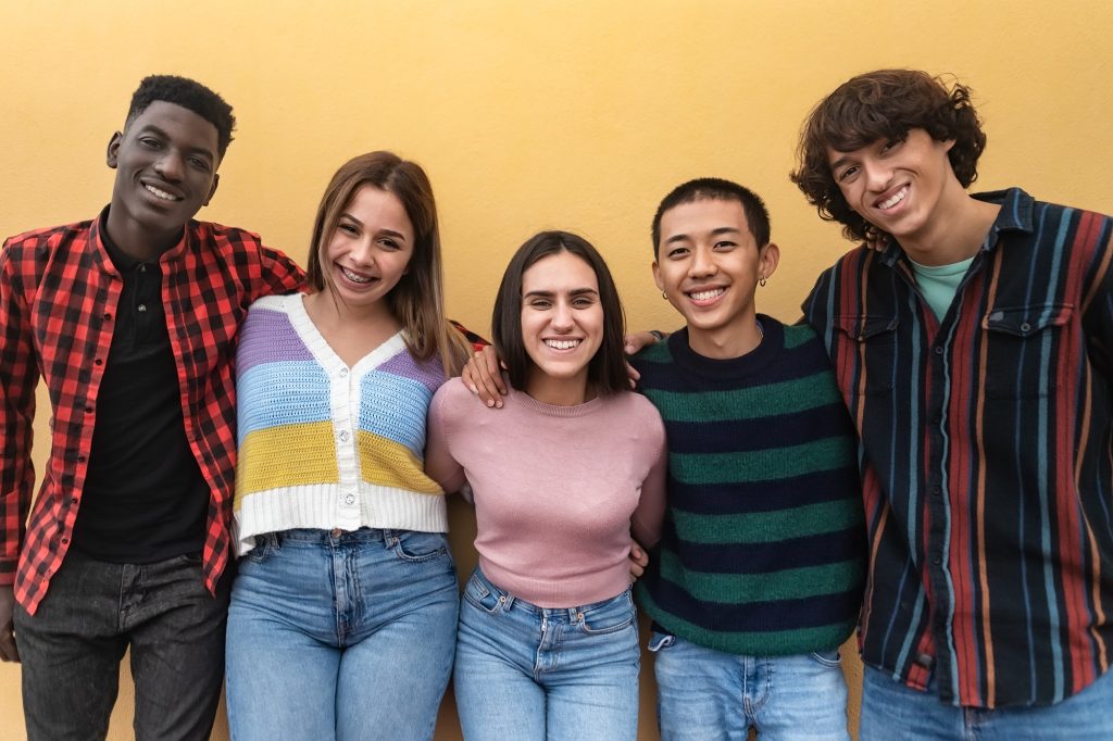 foto de grupo de jovens