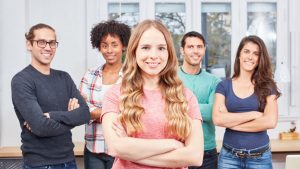 Liderança que desenvolve: Como apoiar jovens talentos sem sobrecarregar a rotina