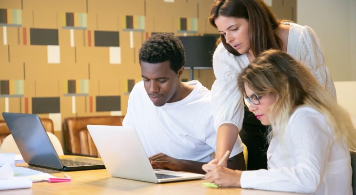 Benchmarking em Programas de Estágio: como sua empresa se compara ao mercado?